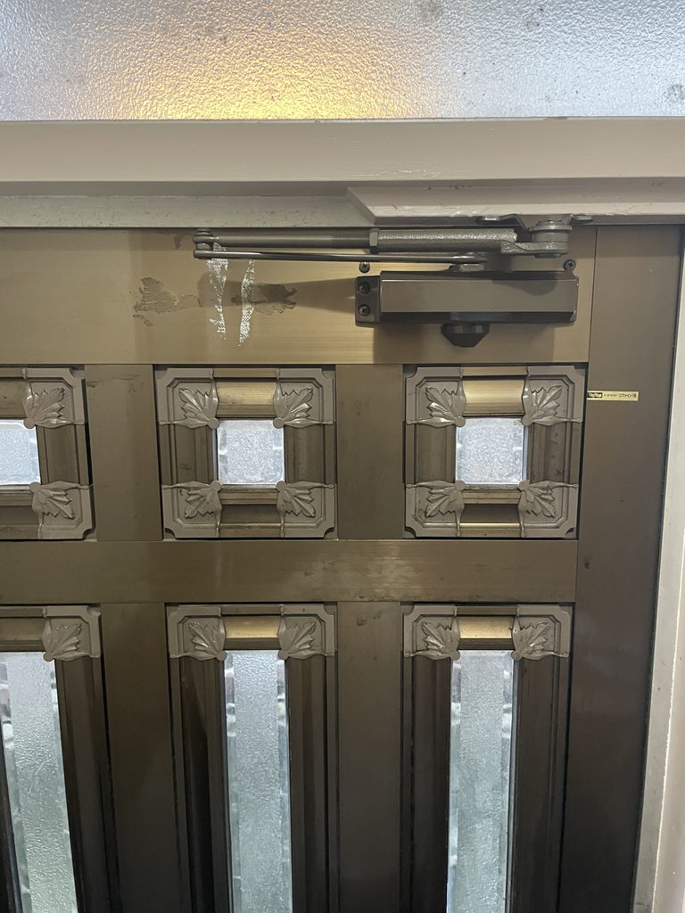 八王子市 玄関ドアクローザー交換 施工後